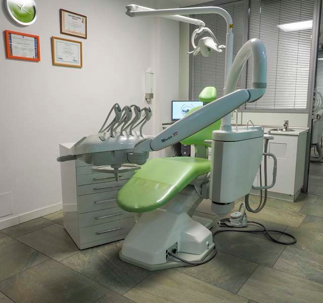 Centro dental Ortodoncia Mar De Grado consultorio con equipo odontologico