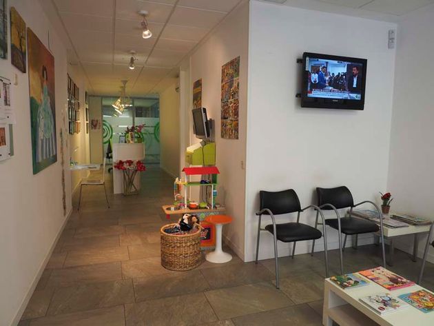 Centro dental Ortodoncia Mar De Grado sala de espera con juegos