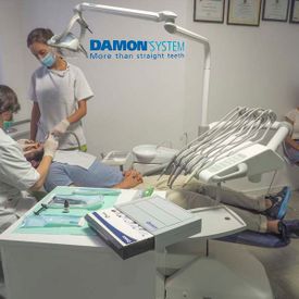 Centro dental Ortodoncia Mar De Grado personas en consulta